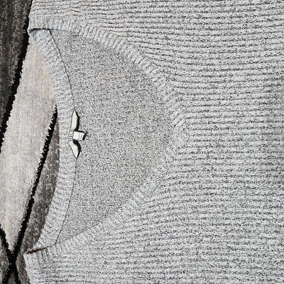 BKE GRAY RIBBED V-NECK DRAP-TAIL LONG-SLEEVED TOP - Picture 2 of 11